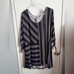 Women's cold shoulder semi-open tied short sleeve top. Large